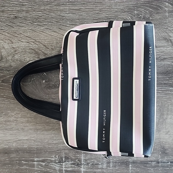 Tommy Hilfiger Pale Pink Cream & Black Stripe Top Handle Makeup Overnight Bag - Picture 7 of 11